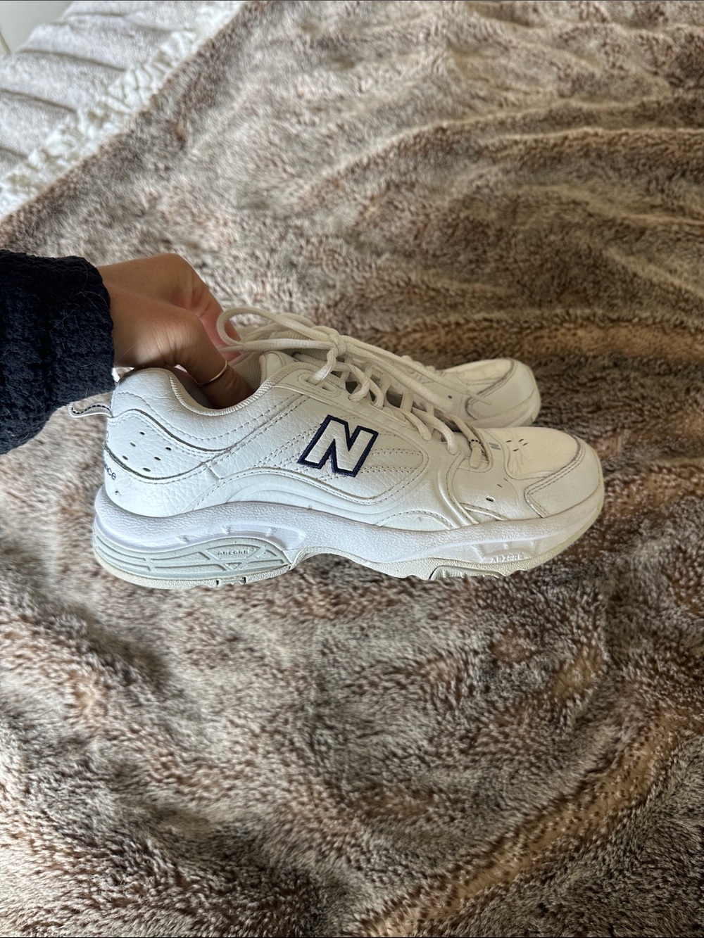 New Balance White 622 Sneakers with Navy 'N' Logo - Picture 4 of 7